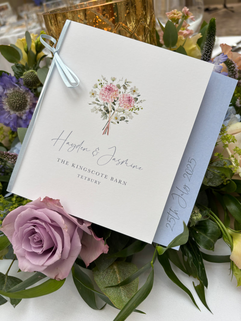 Daisy floral invitations 