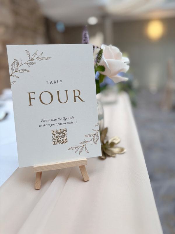 QR Code, wedding photo uploads - Rustic, table name